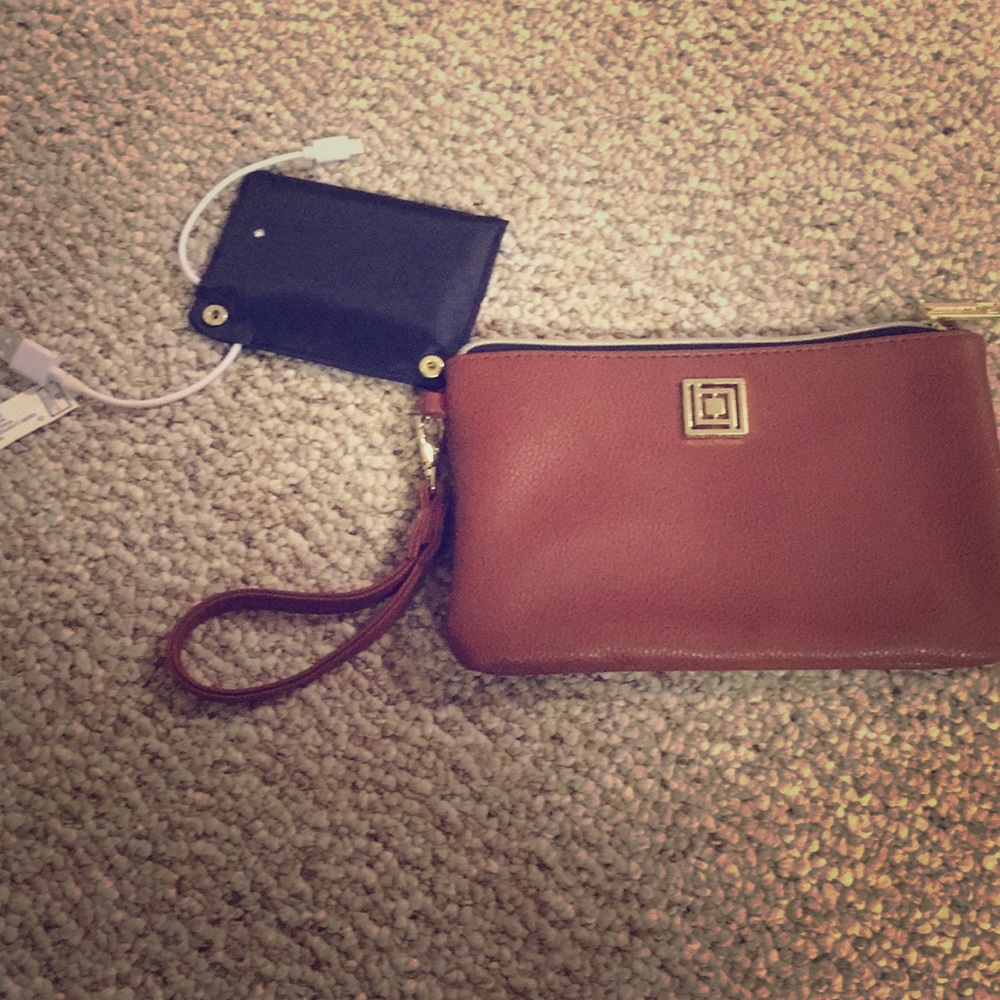 Wristlet with charger